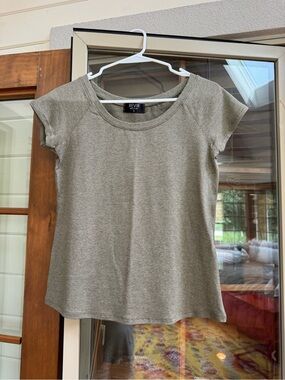 ReVir Short Sleeve Scoop Neck Tee in Olive
